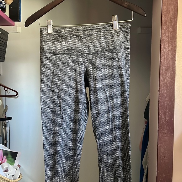 Lululemon Wunder Under 28” size 6 - Picture 1 of 4